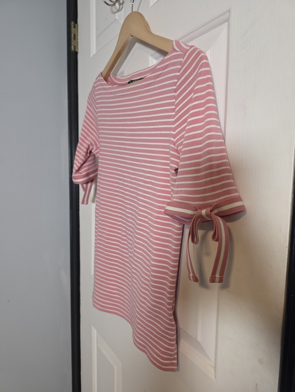 Lauren Ralph Lauren White and Pink Stripe Short Sleeve Top with Bows, Size Med - Picture 1 of 9